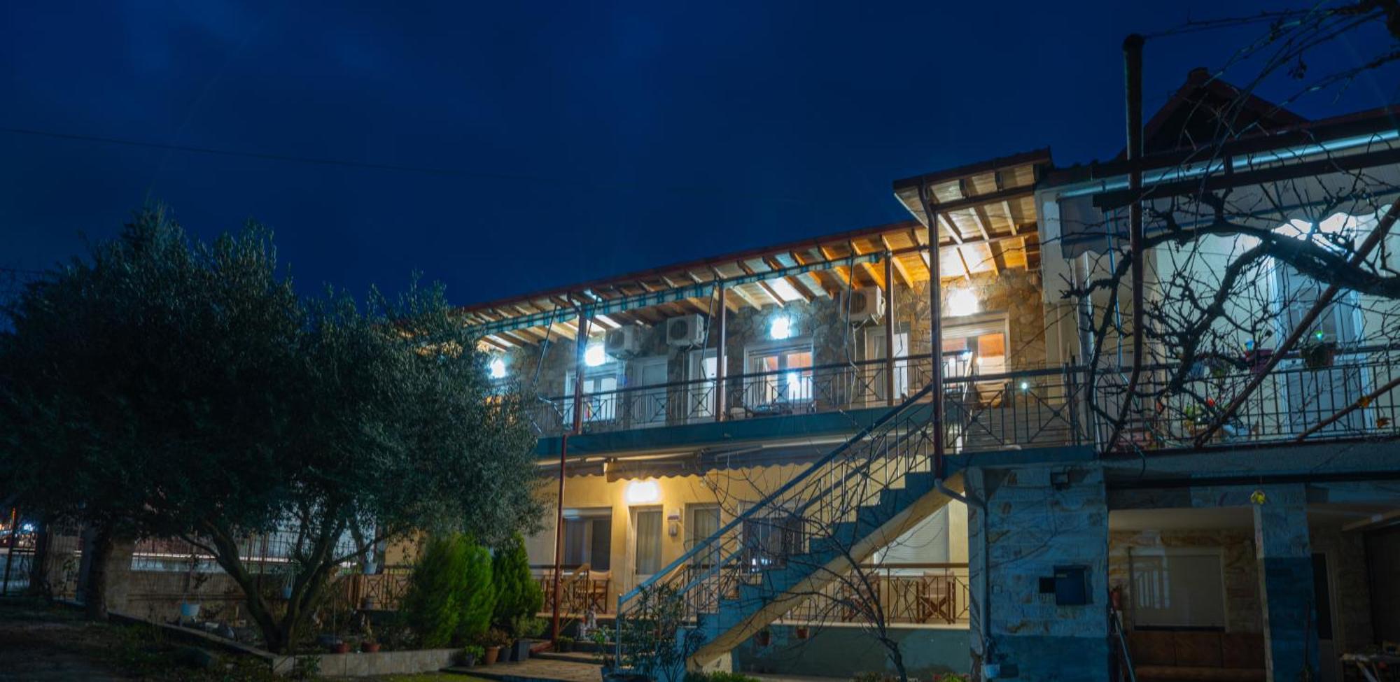 Guesthouse Adonis Káto Loutrákion Exteriér fotografie