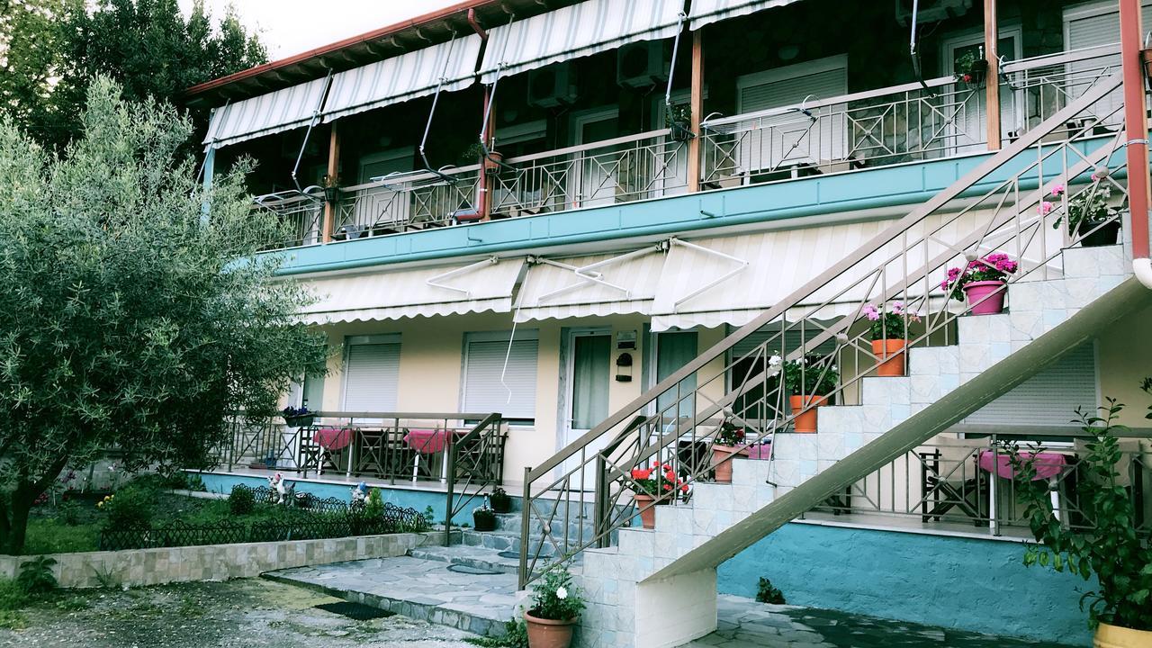 Guesthouse Adonis Káto Loutrákion Exteriér fotografie