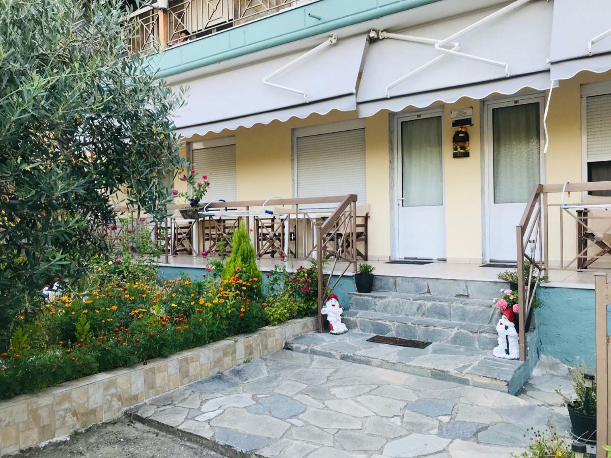 Guesthouse Adonis Káto Loutrákion Exteriér fotografie